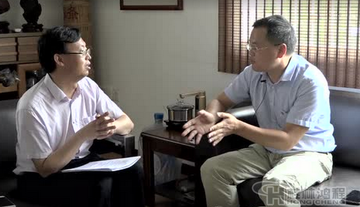 桂林鴻程總裁容北國(guó)(右) 桂林鴻程總裁容北國(guó)(右)